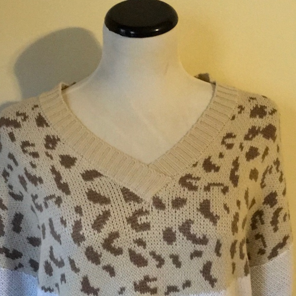 C/Z Collection by Cezele Brown and White Animal Print Sweater (sz L) - Picture 6 of 7